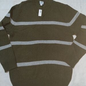 Old Navy Men's V-Neck Sweater in Olive and Gray